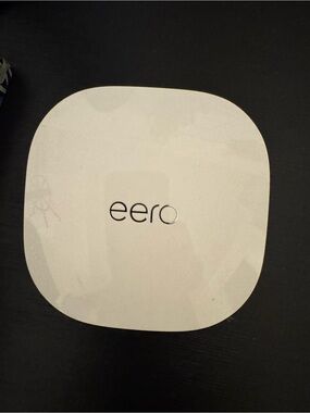 eero White Mesh Wi‑Fi Beacon Unit